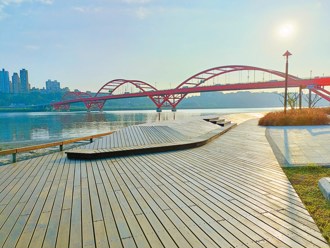 八里左岸 享受漫遊