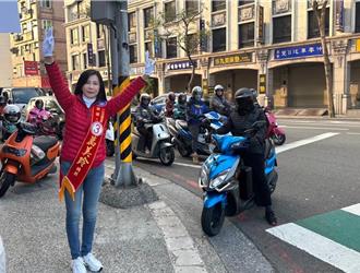 拜票掃街站路口 桃教育立委萬美玲呼籲支持者做3事