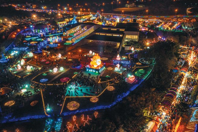 2024南投灯会现场推出1４个特色灯区，主打全龄共赏灯区。（图／南投县政府观光处）

