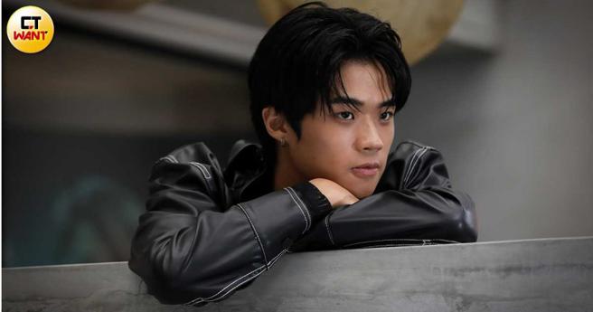 虽然演戏多年，又是科班出身，但潘亲御认为自己离专业演员仍有距离。（图／侯世骏摄）