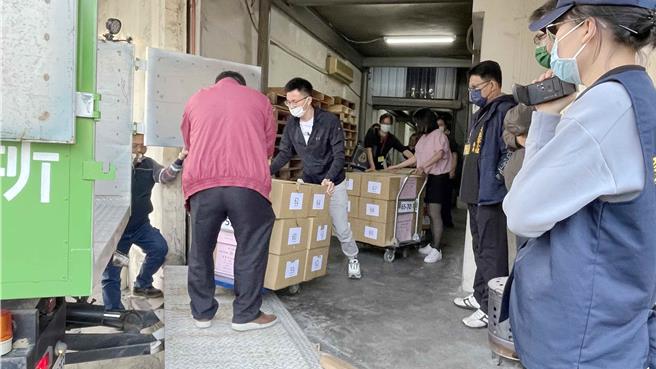 嘉義縣所有選票11日在警方護送下，昨傍晚已全數安全送達各鄉鎮市選務中心、嚴密保管。（嘉義縣政府提供∕呂妍庭嘉義傳真）