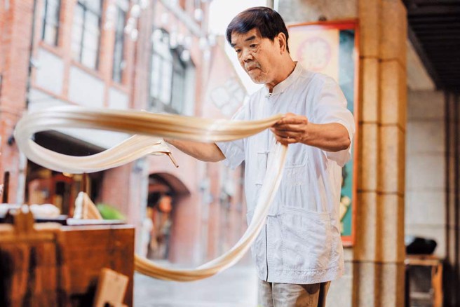 吃喝玩樂一條龍！百項手作DIY與傳統特色零嘴小吃，在傳藝通通都有。（圖／全聯善美的文化藝術基金會提供）
