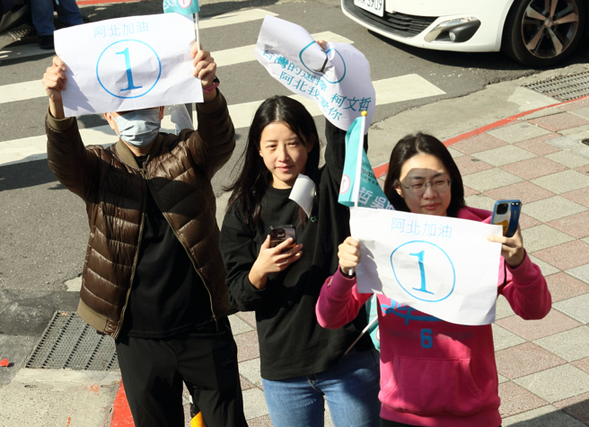 侯友宜质疑联合政府是绿白合作？柯文哲反呛，每天操作弃保没招了。（张铠乙摄）