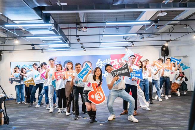 國民黨年輕世代集結挺侯康。（侯辦提供）