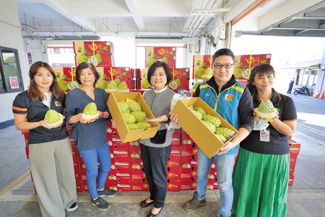 盛产蔬果协助启动团购，揪团一起买。（图／新北市果菜运销公司提供）