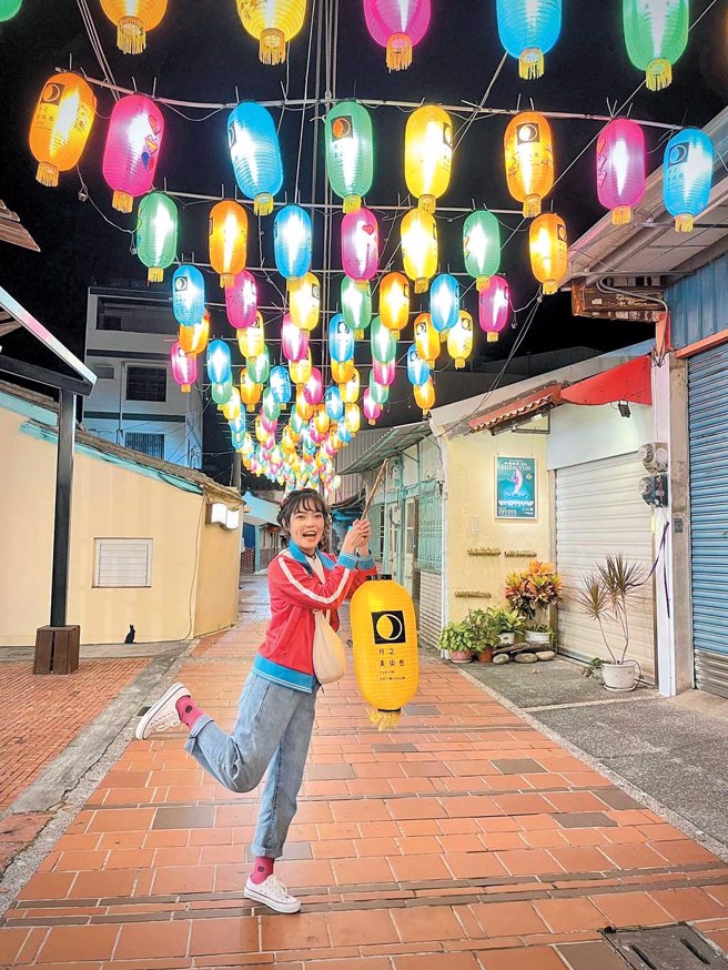 「漫月美行动」特展，以「爱呀」为策展主题。（图／臺南市政府文化局）

