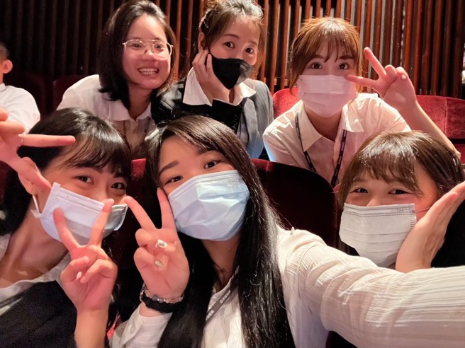 打破年轻、女生不适任业务迷思，张希裴成功在永庆房屋收获高收入与高成就感。(图/永庆房屋提供)