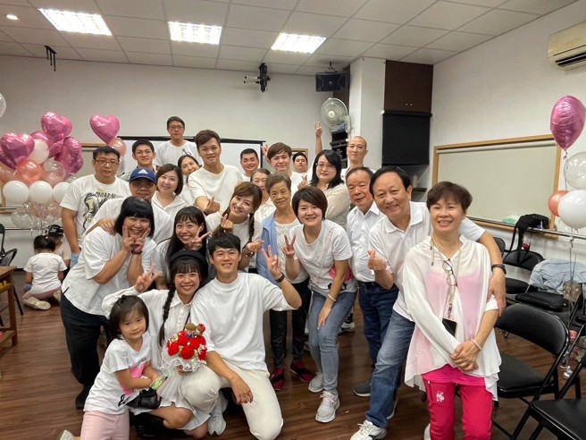 张希裴与家人关系紧密，加入永庆后再创收入高峰，有能力回馈给家人更好的生活品质。(图/永庆房屋提供)