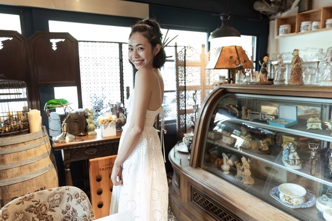 永庆房屋业务新人享「每月5万元x12个月」收入保障，还有师徒制专人指导，张希裴鼓励有理想、有衝劲的人一定要把握，在永庆达成百万年薪不难。(图/永庆房屋提供)