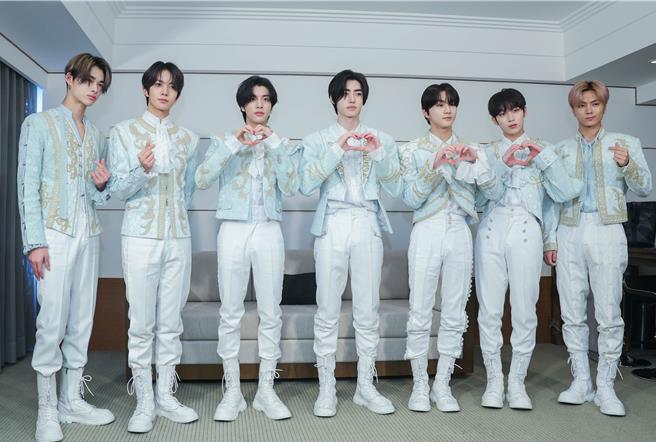 JAY（右一）被粉丝说撞脸谢霆锋。（粘耿豪摄）