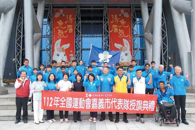 嘉義市議長陳姿妏（左五）支持推動體育賽事。（圖／嘉義市議會）
