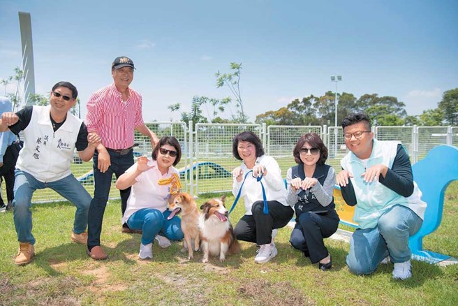 嘉義市議長陳姿妏（右二）支持建置寵物公園友善毛小孩。
（圖／嘉義市議會）