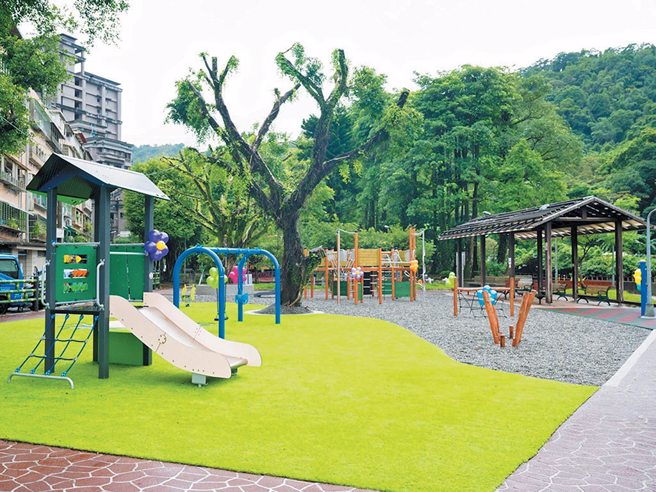 青潭公園位於青潭溪畔，園內有著豐富的自然生態。（圖／新北市政府提供）