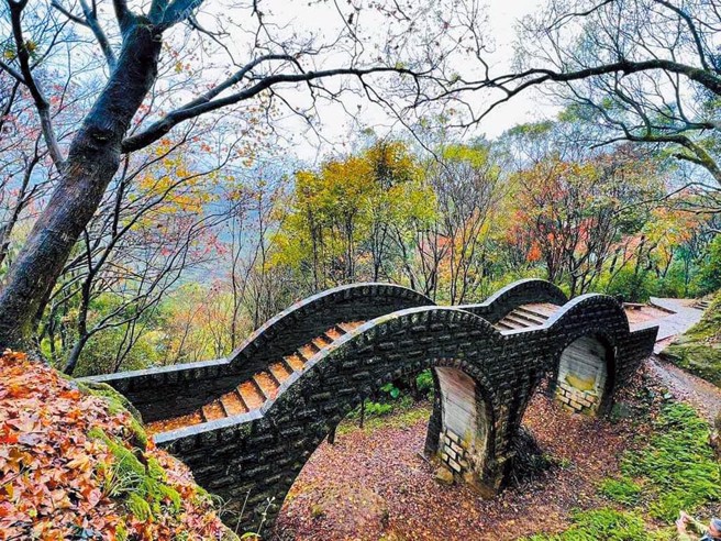 拱北殿步道双拱桥是拍照打卡的绝佳景点。（图／汐止区公所提供）