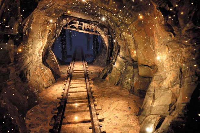 透视矿山VR实境体验，与大小朋友一起「大着金」发现黄金。（图／新北市立黄金博物馆提供）