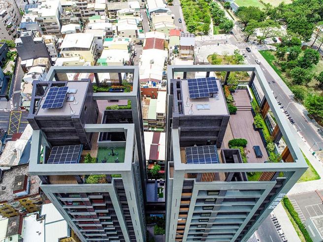 「高雄市綠能管理資訊整合系統平台」包含當日電力資訊、累計用電量、村里的用電量等，有效整合轄內能源數據，並加以應用分析。（圖／高雄市工務局）