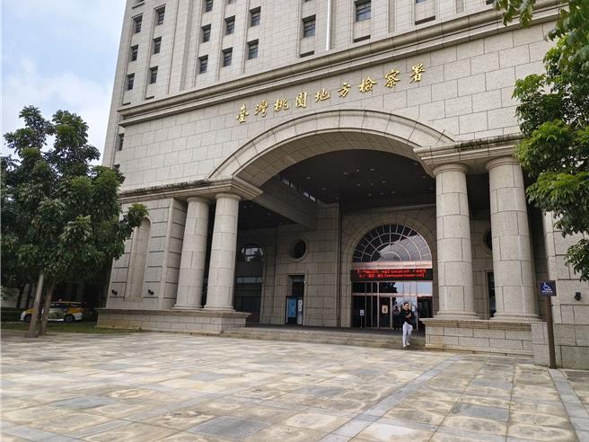 谢姓男子等人和朋友对总统选举结果看法不同，相约开赌盘，还各自又找人下注，数人累积总额近300万，还有人单笔就100万。桃园地检署日前认为谢男涉嫌《总统副总统选举罢免法》声押获准。11日又拘提林姓共犯，向桃园地院声押。（赖佑维摄）