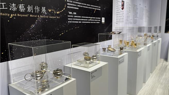 高雄翰品酒店1楼举办《浩瀚无垠》杨炘彪金工漆艺创作展，力邀知名金工艺术家杨炘彪展出94件作品。（柯宗纬摄）
