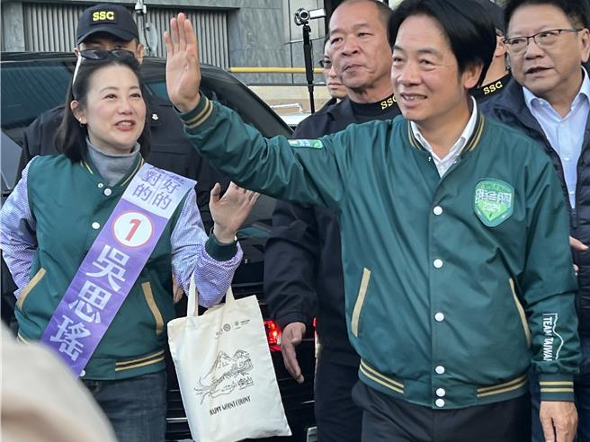 最后催票 赖萧北市街头大车扫支持者夹道欢迎。曾薏苹摄