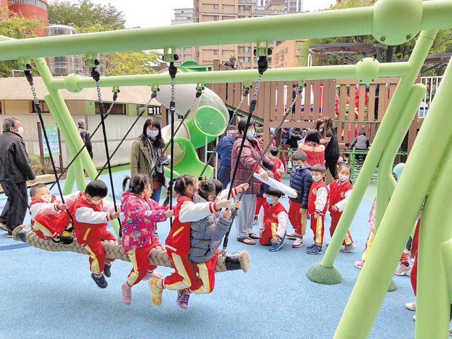 蘆洲區永平公園翻新，增設多元遊樂器具。（圖／蘆洲區公所提供）