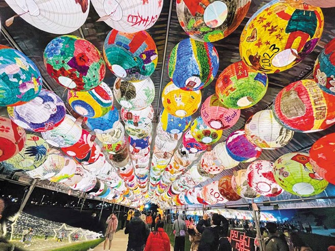 新北燈會於三重舉辦，以自然劇場方式規畫4大策展主題，融合國際現代藝術及在地傳統文化，圖為歷年活動照。（圖／新北市三重區公所提供）
