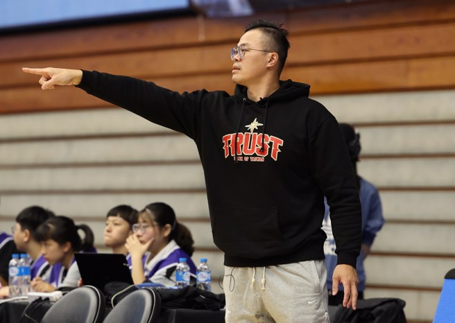 陈国维突然在SBL开打前夕从总教练变成技术顾问。(中华篮协提供)