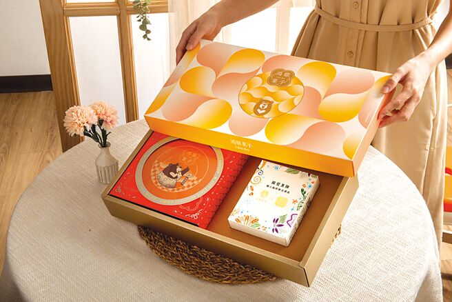 鸿鼎菓子拢爱逗阵职人咖啡礼盒。图／鸿鼎菓子提供