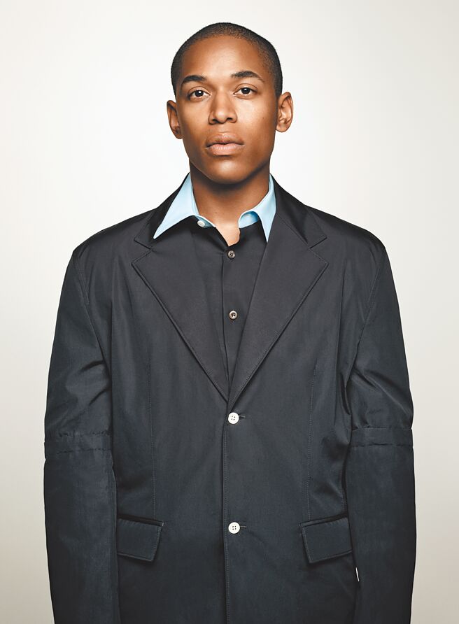 凱爾文哈里森與40位超模以及另外兩位男星一起登上Prada 2024春夏系列拍攝形象廣告。（Prada提供）