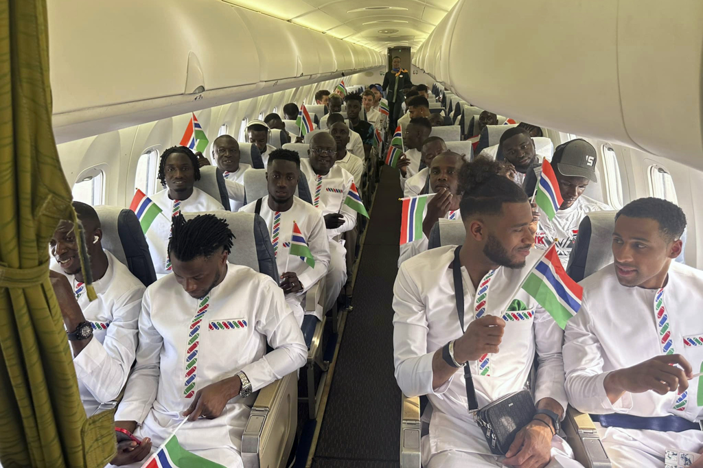 飞机起飞不到10分钟脑缺氧昏迷 冈比亚国家足球队险全员灭团