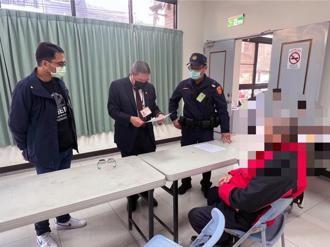 投票時手機突響竟「接電話」！台南80歲翁違規：至少罰3萬