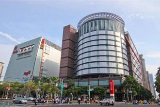 他嫌这县市无聊「只有百货公司」 当地人酸：不懂玩