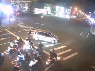 車輛抛錨內車道引壅塞 彰化帥警及時推走解圍