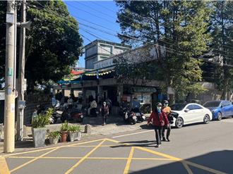 稱油墨弄髒 桃園平鎮婦人當場撕毀總統票