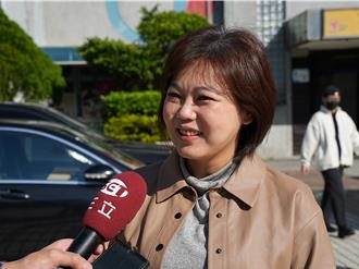 投票日也放闪 游淑慧笑称「御用驾驶」载她来投票