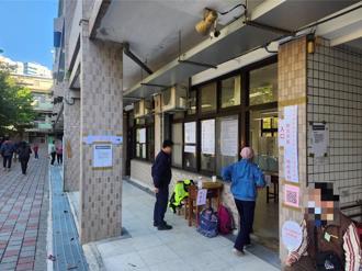 板橋首投男蓋私章全變廢票   當場全撕掉慘了