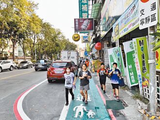 高雄 分隔馬路 停車格變人行道防護罩