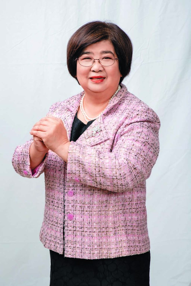 領航員：吳秋齡（羅東鎮長）。羅東隨著節氣的運行變化，輪迴在小鎮的四季，產生自帶節奏感的美。來羅東，除了春節可以至羅東中山公園欣賞龍年主燈外，還可到「樟仔園文化園區」、「moku旅人書店—舊成功國小校長宿舍」做一日文青。您還等什麼呢？快來羅東走春踏青。（圖／羅東鎮公所提供）