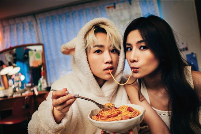 晨悠推出全新计画《陪你EMO系列》。（索尼音乐提供）