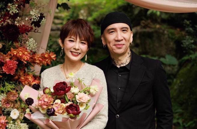 作家H再度发文感嘆婚姻状态。（图／翻摄Selena陈佩甄 大姐不跑三点半 FB）