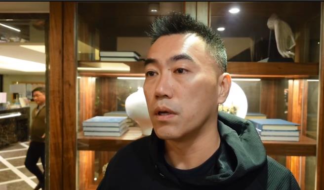 國民黨立委候選人林沛祥13日上午在基隆市長謝國樑陪同下投票，林投票前受訪時表示，心情當然很緊張，前一天晚上睡不著還去中正公園投了200顆球，也期待能有開心的結果，證明大家願意投資未來、往未來看。（徐佑昇攝）