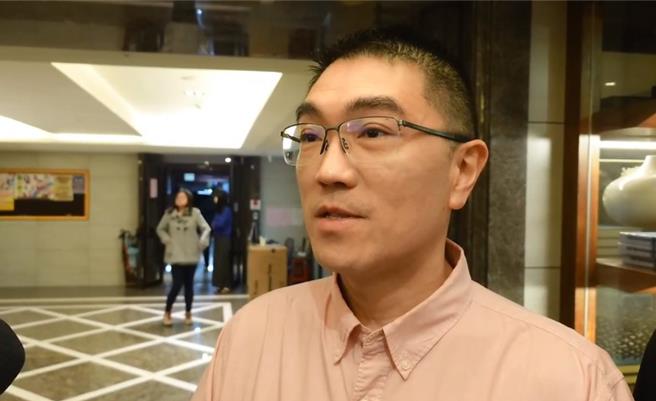 基隆市長謝國樑表示，今天一早特別來陪候選人投票，天氣非常好，也呼籲所有市民朋友，今天一定要踴躍出來投票。（徐佑昇攝）