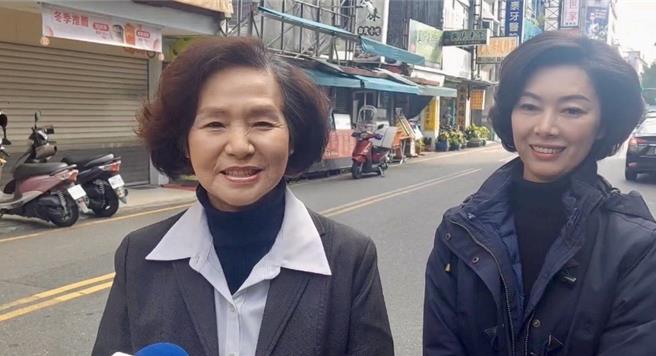 宜兰县长林姿妙（左）与国民党立委候选人黄琤婷（右）一早就到户籍地附近的投票所投票，她吁大家踊跃出来投票。（吴佩蓉摄）