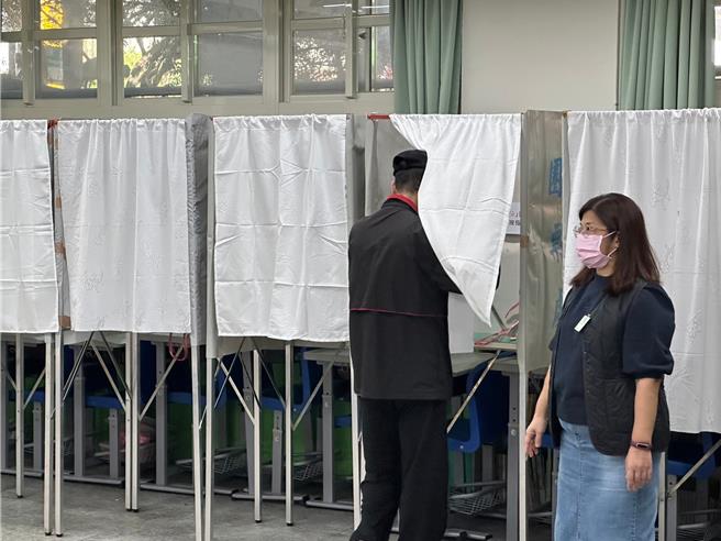 投票日当天，新北市接连传出民眾在投开票所违规案件。（示意照片，高钧麟摄）