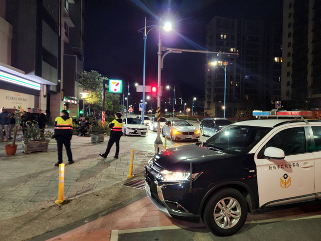 民眾今天凌晨报案指称，新北市八里区台64与台61交接处出现未成年飙车情事，噪音已严重扰民。（图 / 刘咏韵翻摄）