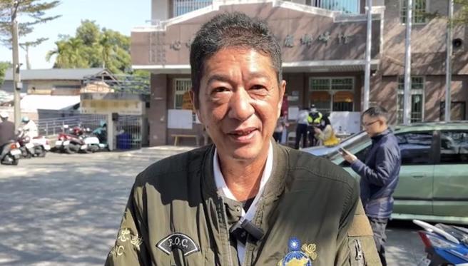 無黨籍嘉義縣二選區山區立委候選人林國慶13日上午完成投票，表示尊重嘉義人的決定和手中的選票。（呂妍庭翻攝）