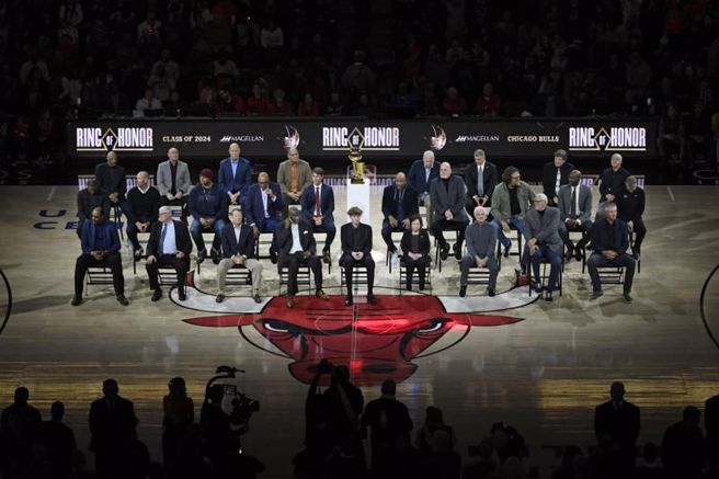 公牛队举行Ring of Honor庆祝典礼。（美联社）