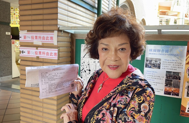 今天投票日，阿姑看起来神清气爽。（图／李朝永提供）