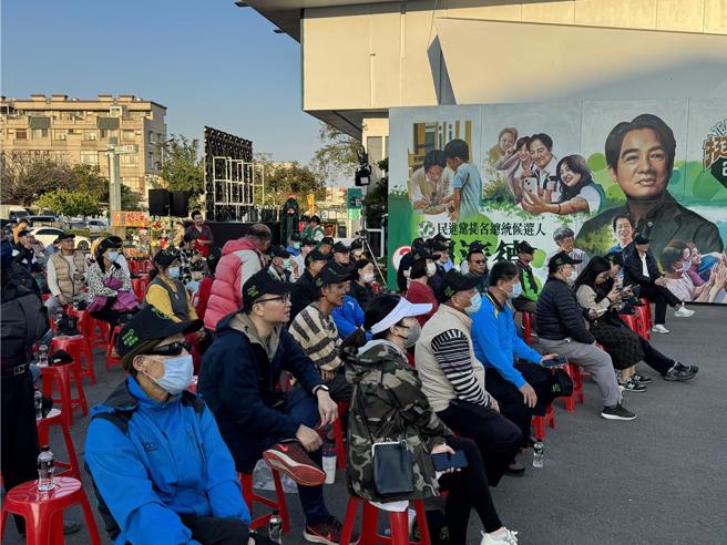 赖清德台南竞总聚集许多支持者。（曹婷婷摄）