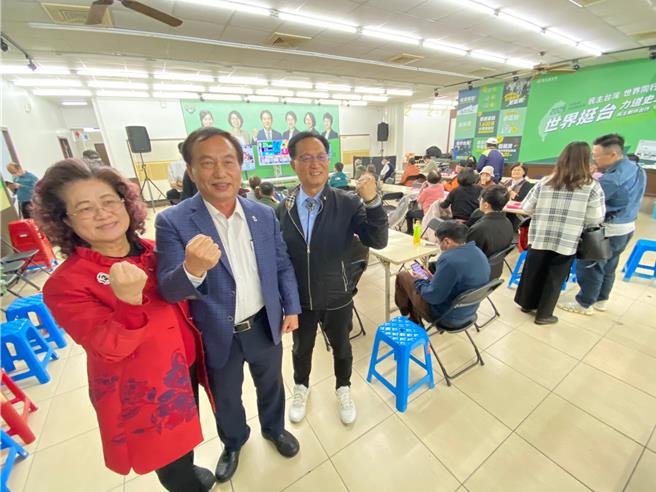 民进党彰化县联合竞选总部随着总统大选票数领先扩大，现场气氛热烈。（孙英哲摄）