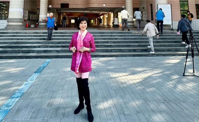 白嘉莉投票盡國民義務。（張瓊玉提供）